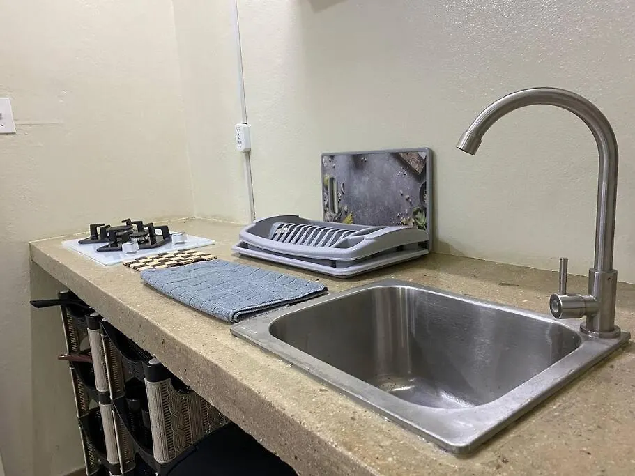 Cozy Studio Apartment Minutes From The Beach Willemstad