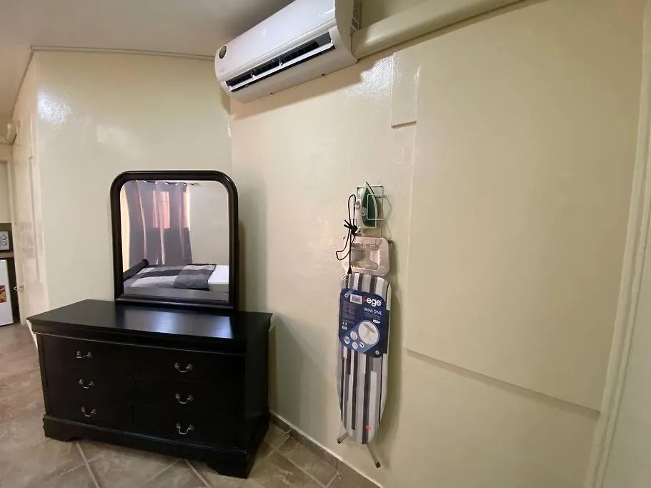 Cozy Studio Apartment Minutes From The Beach Willemstad